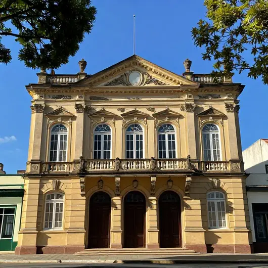 Cine-Theatro Central: O Coração Cultural da Cidade